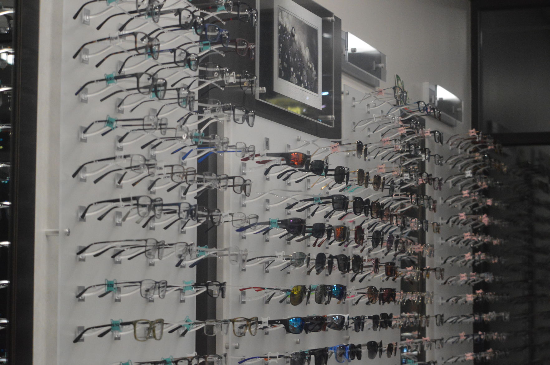Mootz eye glasses close up